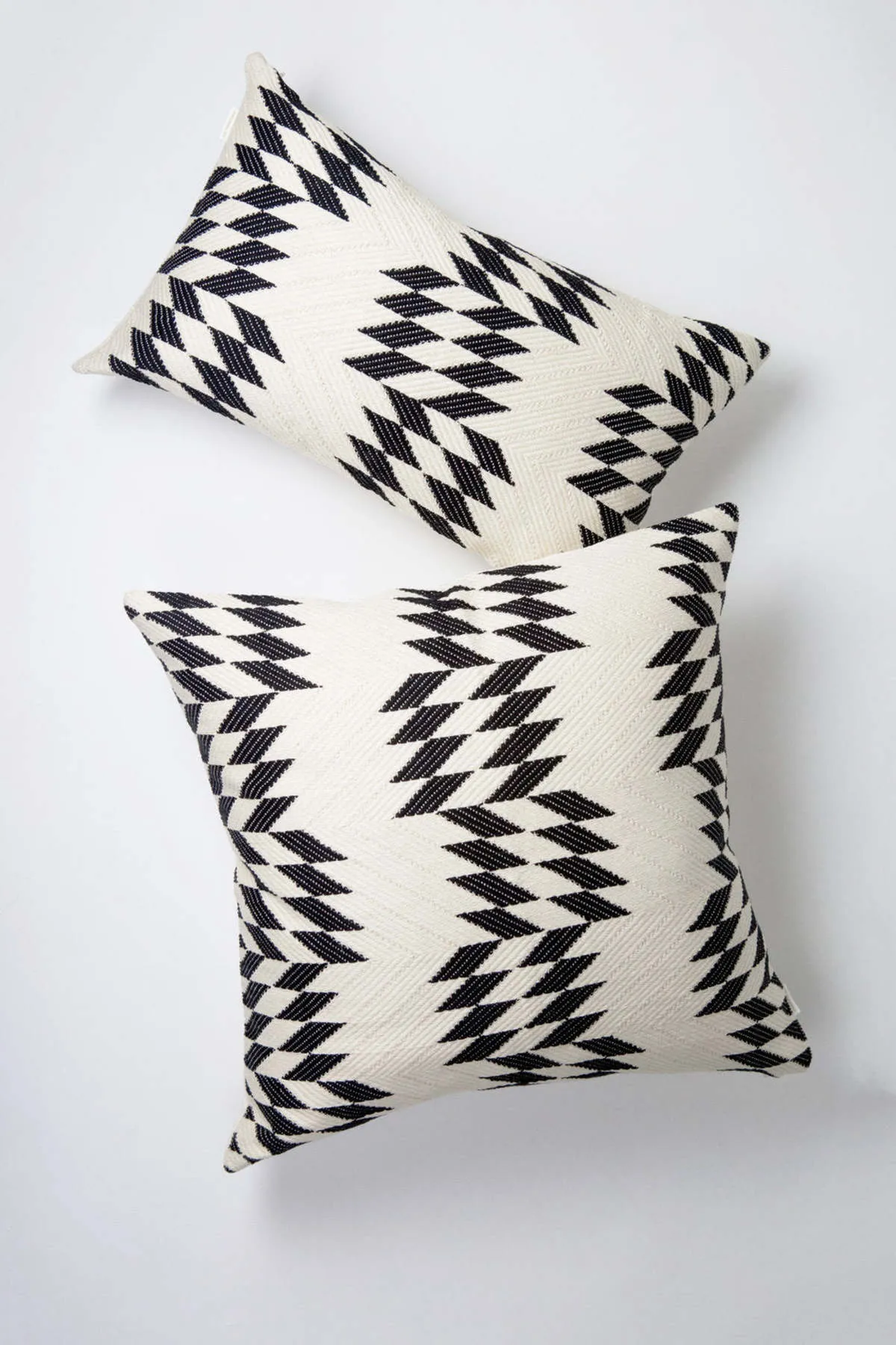 Almolonga Quilt Pillow - Black/Natural White