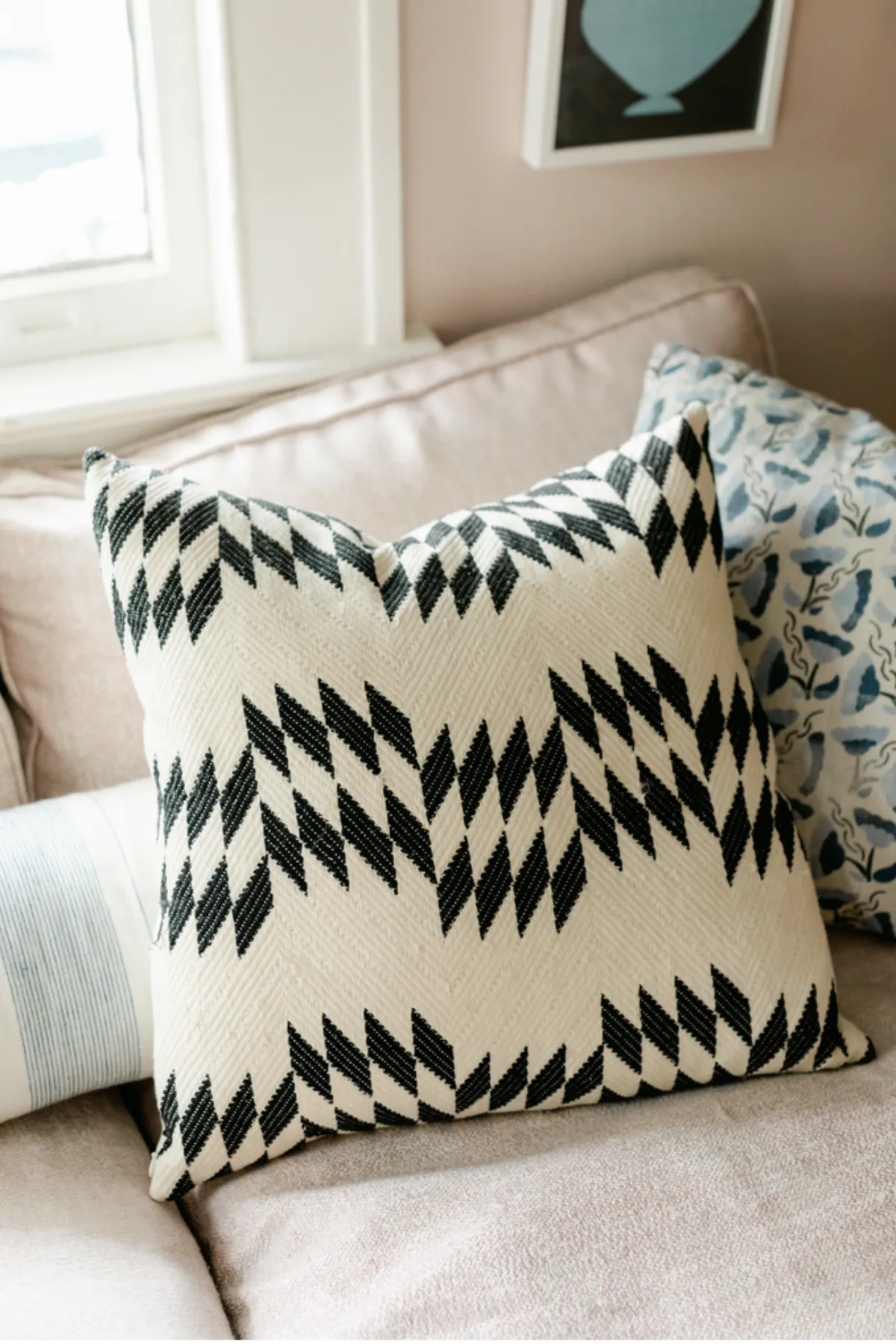 Almolonga Quilt Pillow - Black/Natural White