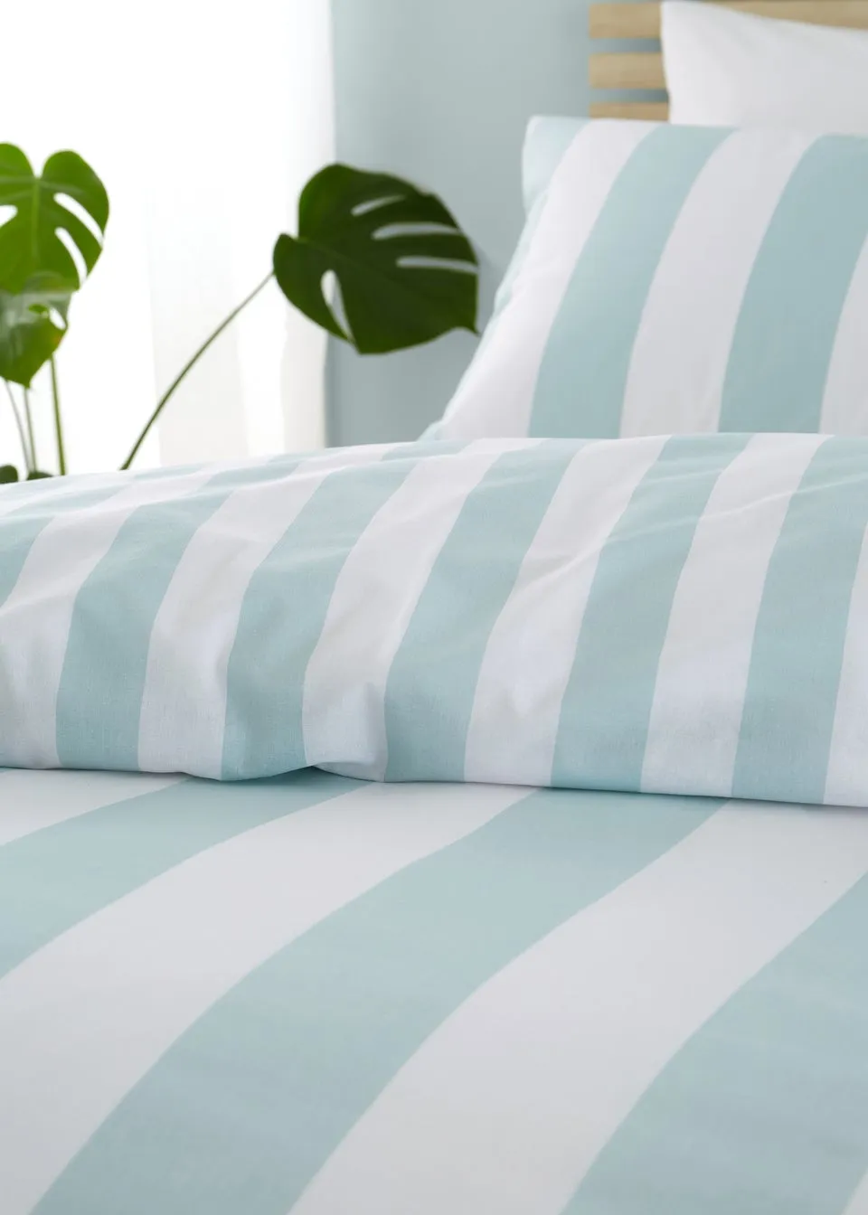 Catherine Lansfield Cove Stripe Reversible Duvet Cover Set