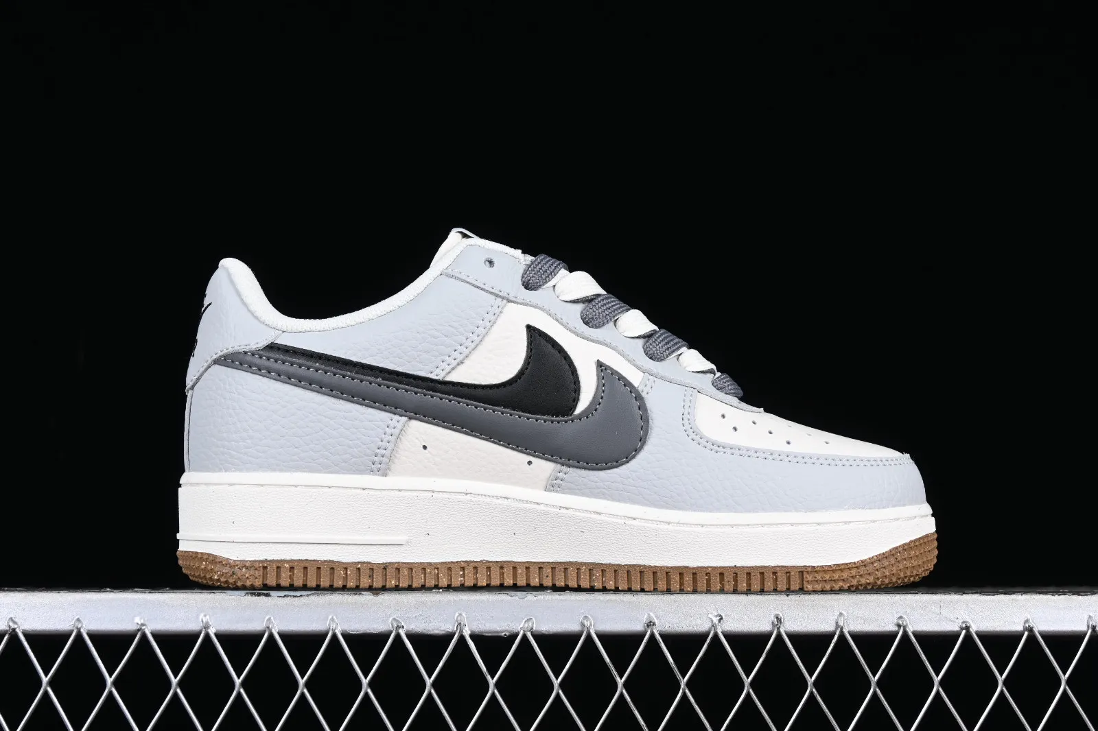 Nike Air Force 1 07 Low Black Dark Grey Rice White CC2569-033