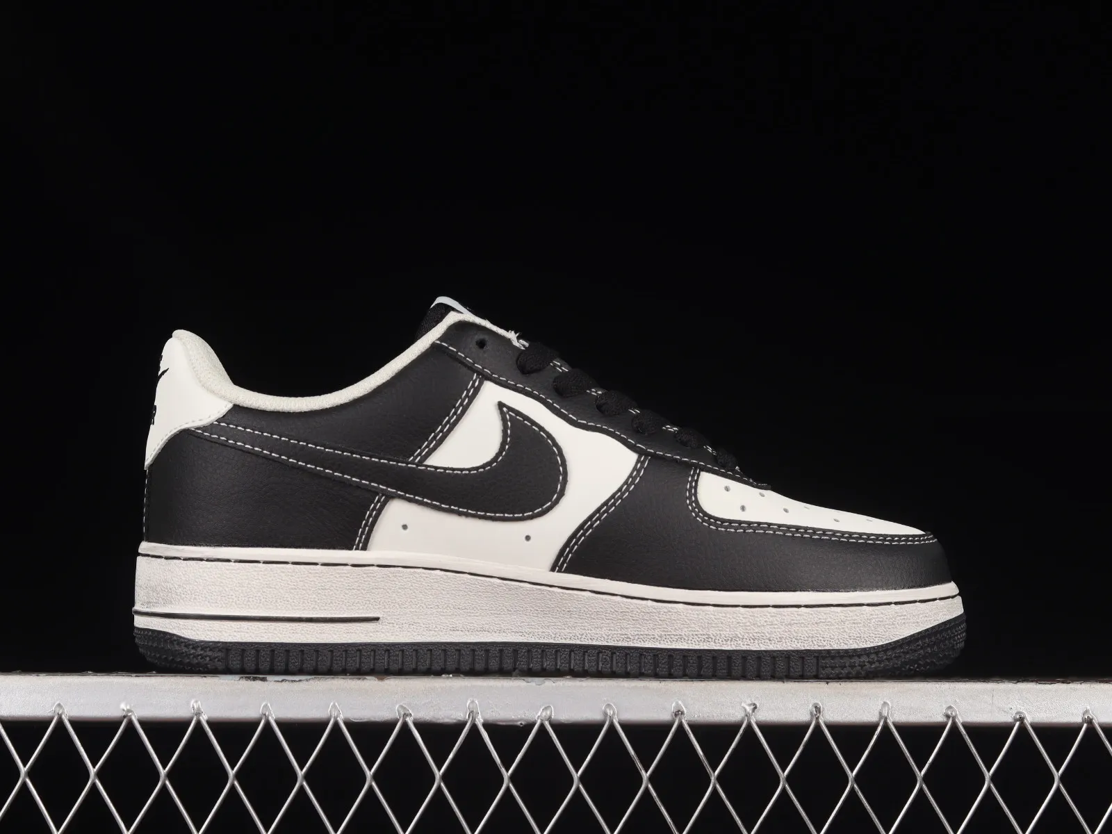 Nike Air Force 1 07 Low Black White DB3301-088