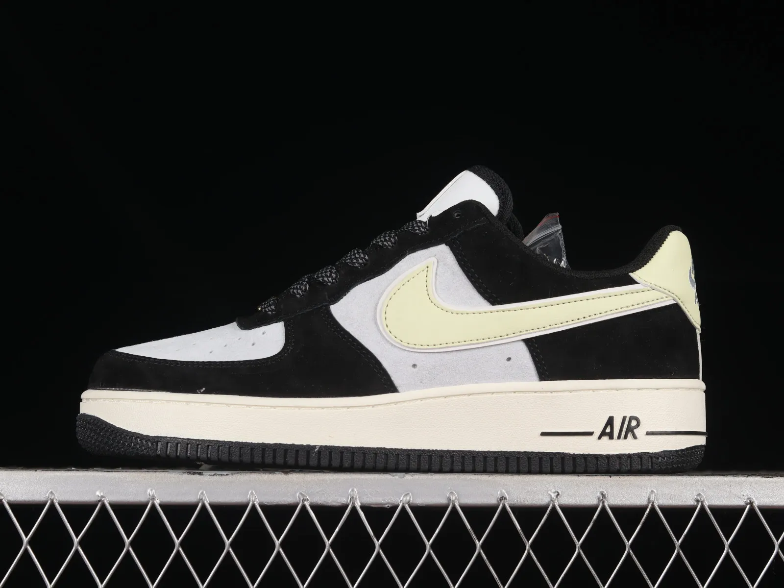 Nike Air Force 1 07 Low Suede Cream Black White DE0023-806