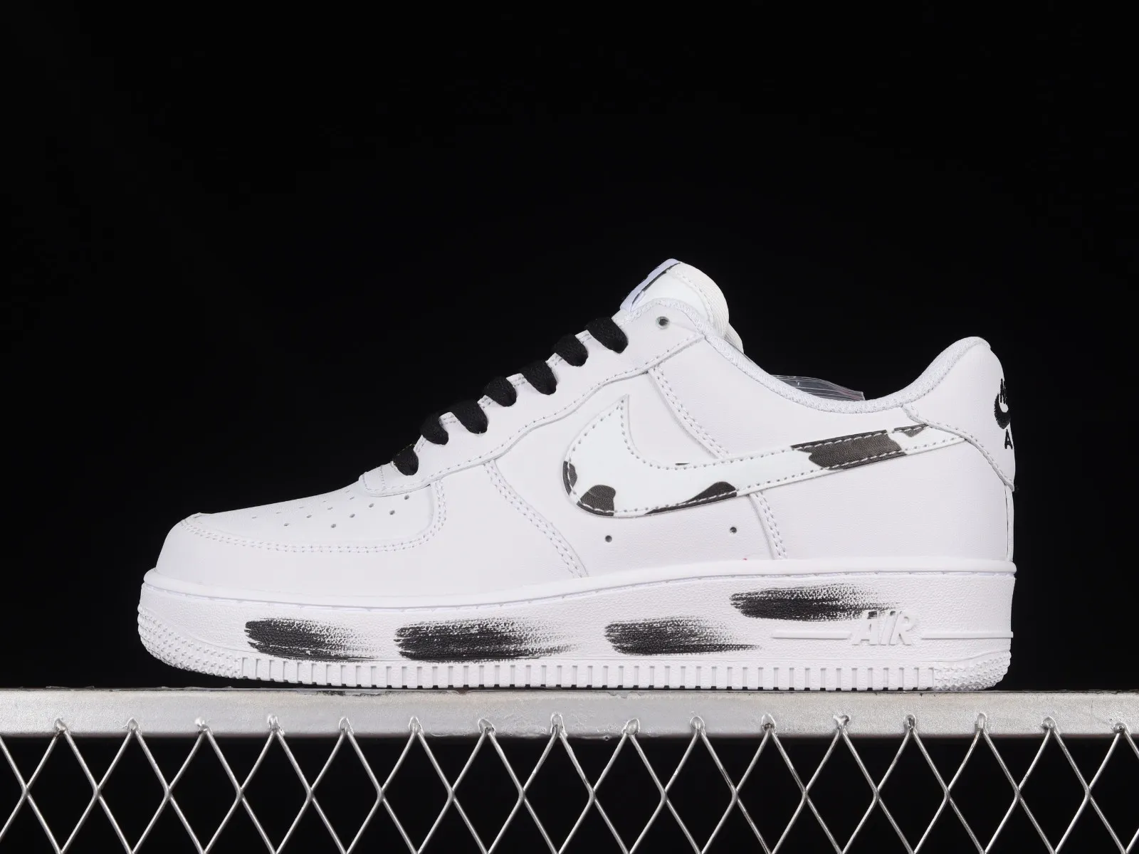 Nike Air Force 1 07 Low White Black Metallic Gold DE0023-001