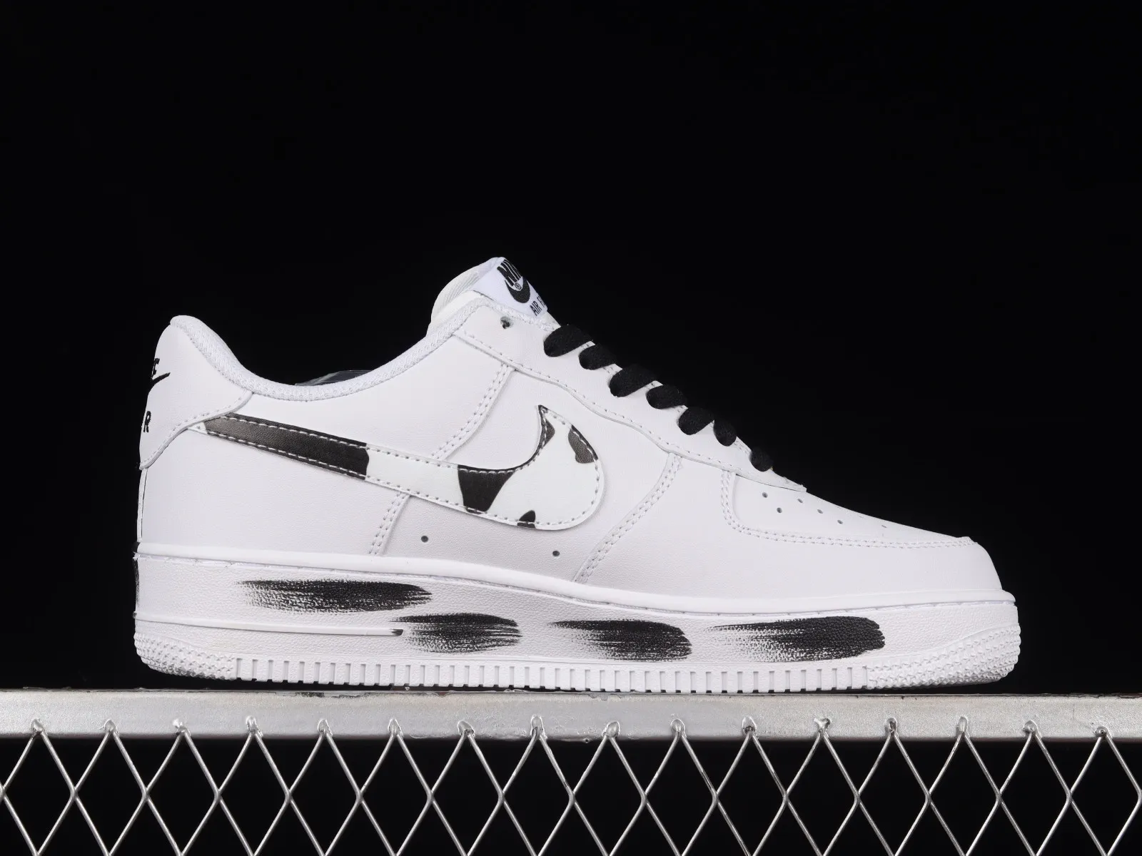 Nike Air Force 1 07 Low White Black Metallic Gold DE0023-001