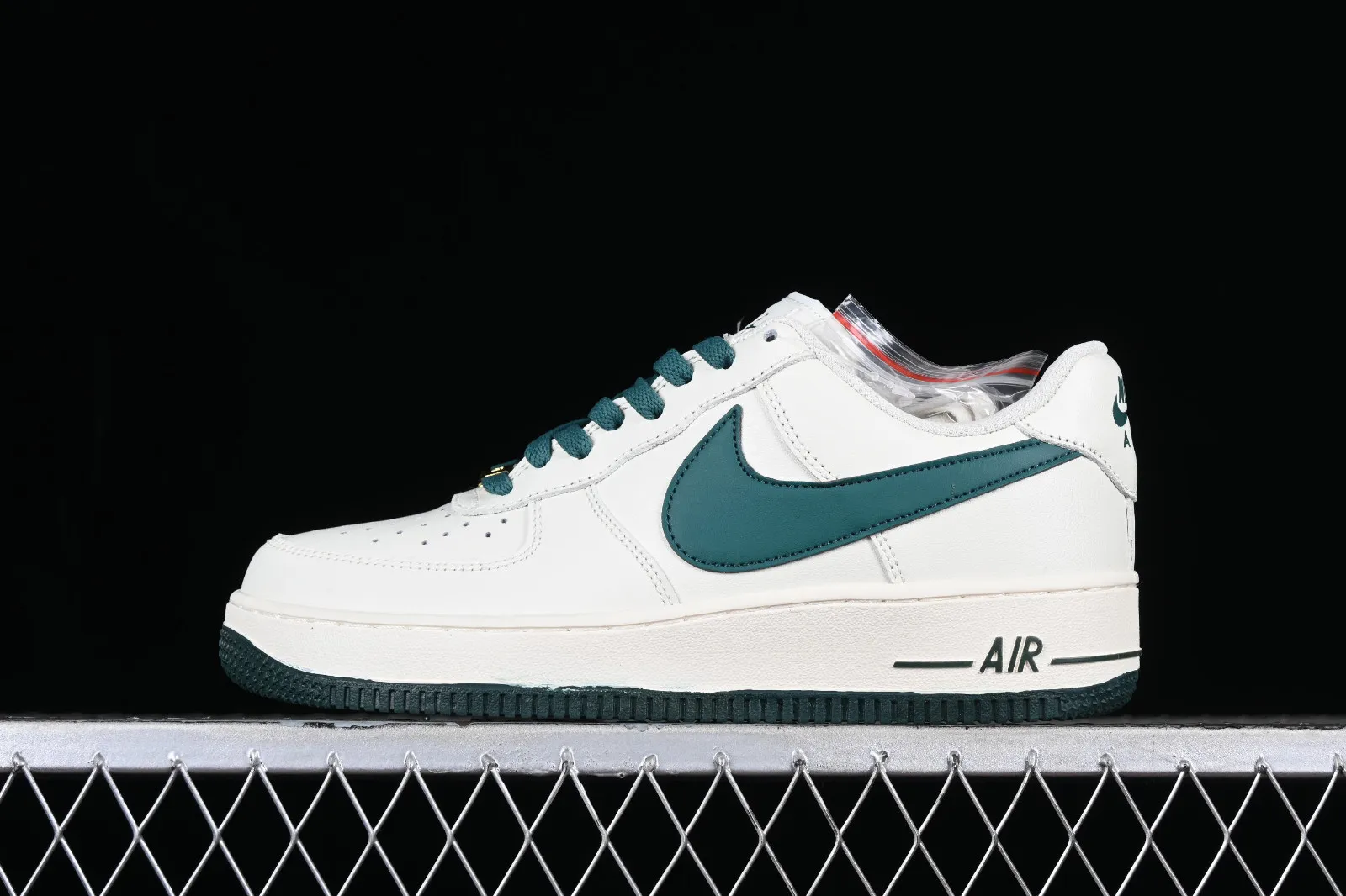 Nike Air Force 1 07 Low White Green Metallic Gold SP0758-027