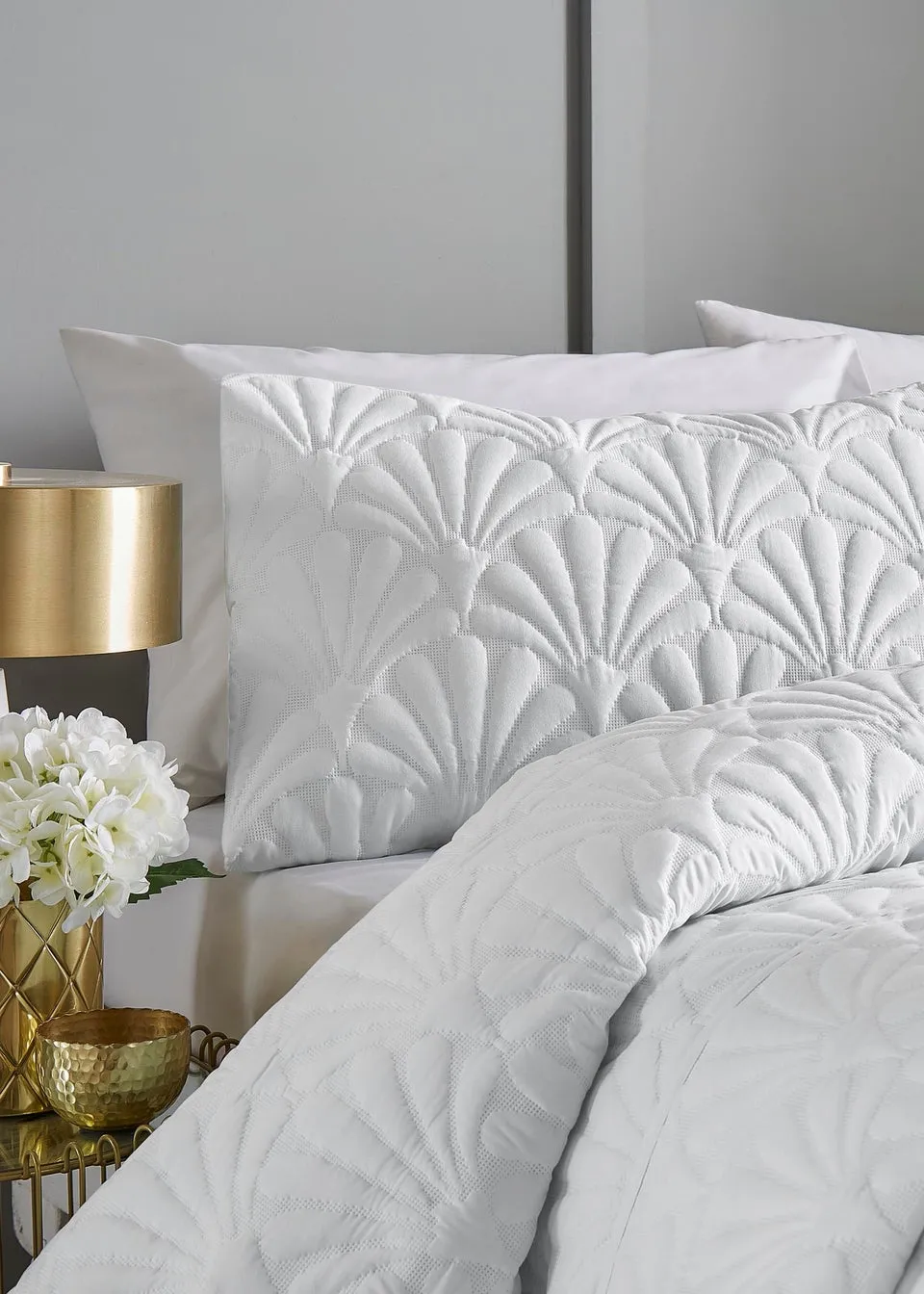 Serene Cavali Pinsonic White Duvet Cover Set