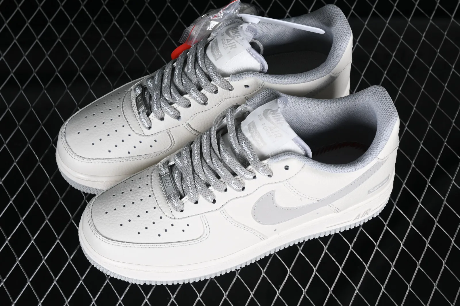 Supreme x Nike Air Force 1 07 Low Light Grey White SU0220-007