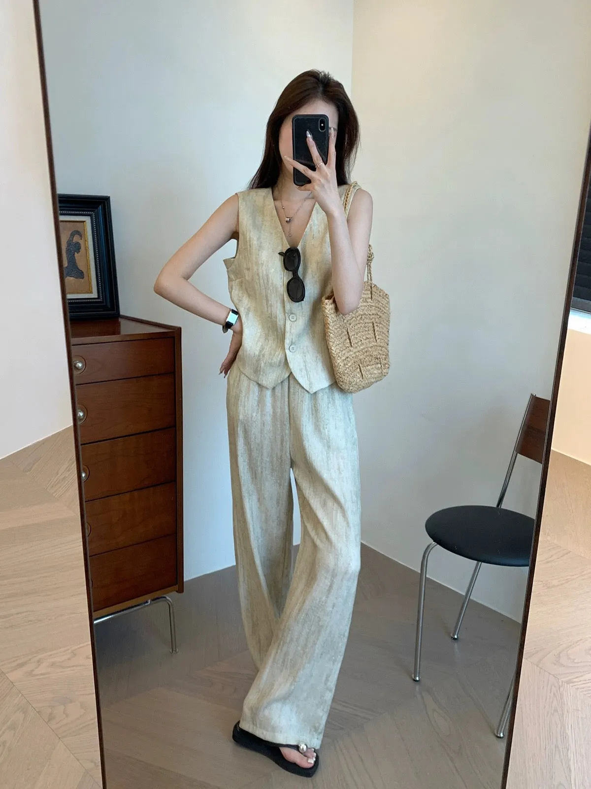 THEWOW fashionable and stylish linen blend comfortable salt shrinkage sand washed V-neck short vest pants suit summer