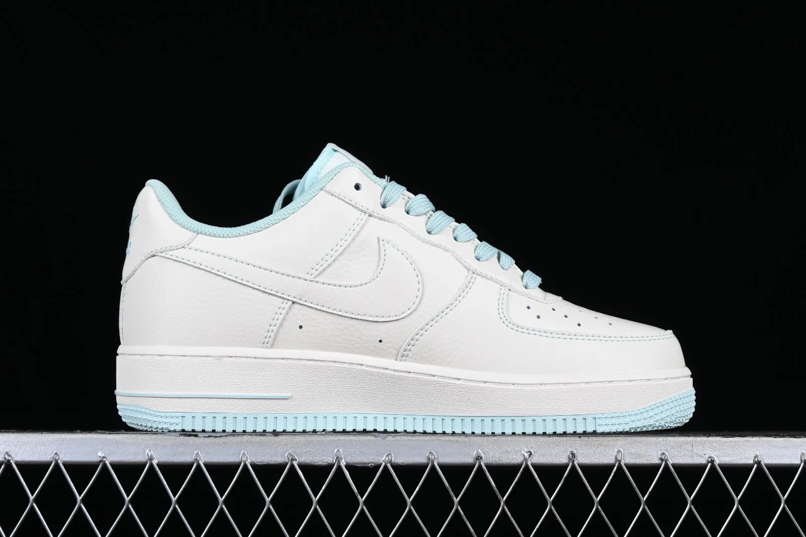 Undefeated x Nike Air Force 1 07 Low Beige White Ice Blue UN1988-333